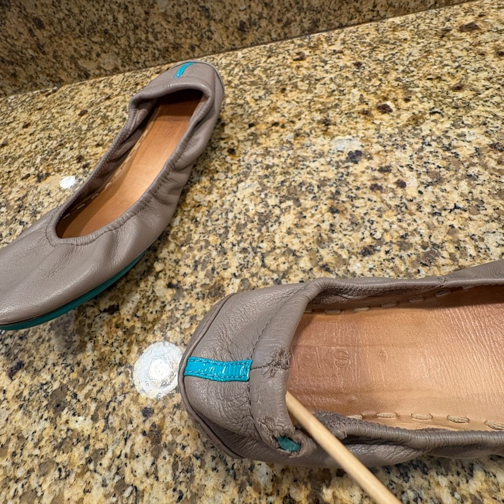 Tieks Taupe Ballet Slippers / Flats Size 9  *Please Read* - Picture 9 of 9